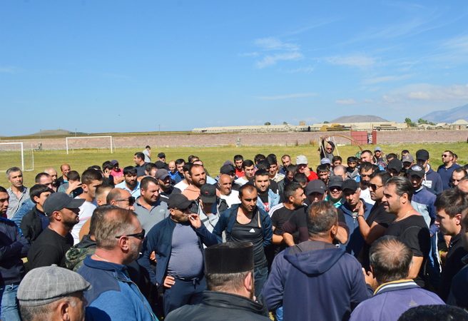 In Ninotsminda, Javakhk Armenians Are Signing Up To Go To Artsakh.