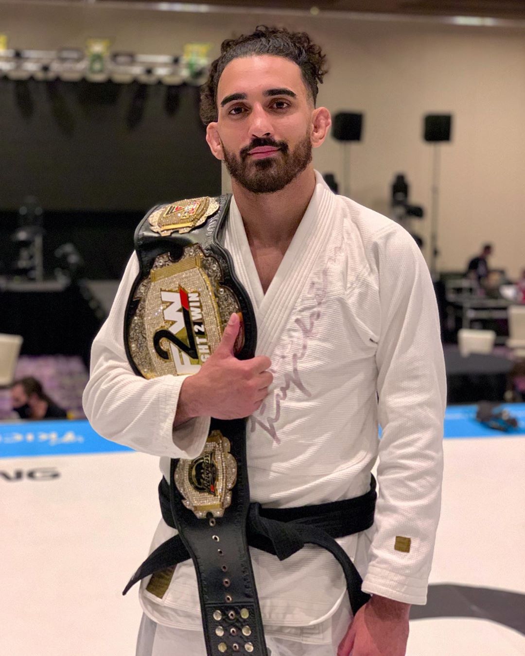 Armenian Edwin Najmi Defeats Osvaldo Moizinho In The Fight To Win 146 Main Event.