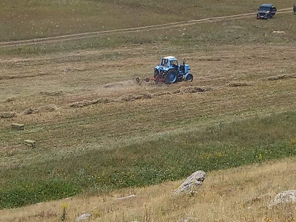 Azerbaijani Soldiers Continue Threatening The Armenians Of Syunik's Tegh Village, Not Allowing Them To Gather Their Harvest.