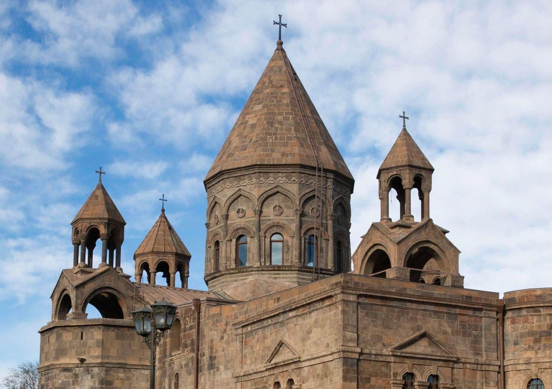 Etchmiadzin Vows to Take All Legal Measures to Reclaim “Seized” Hovhannavank Monastery